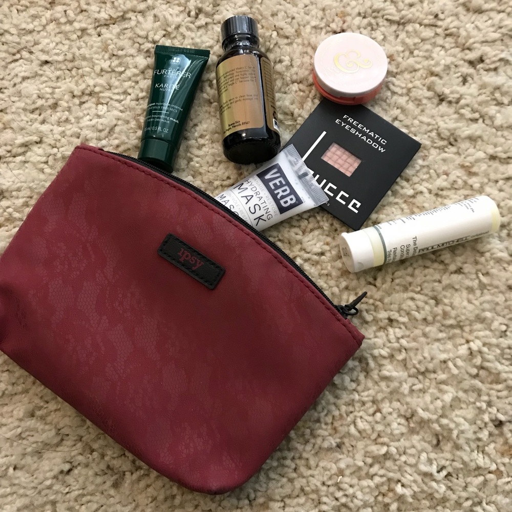 ❤️ Gifted ❤️ Ipsy bag with 7 beauty samples